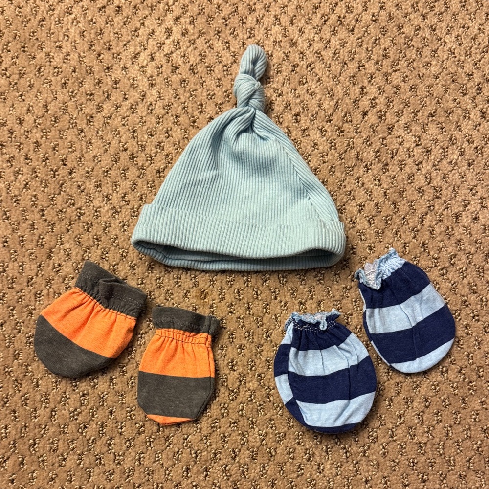 ⚠️Striped Baby Mittens and Knotted Beanie Set⚠️